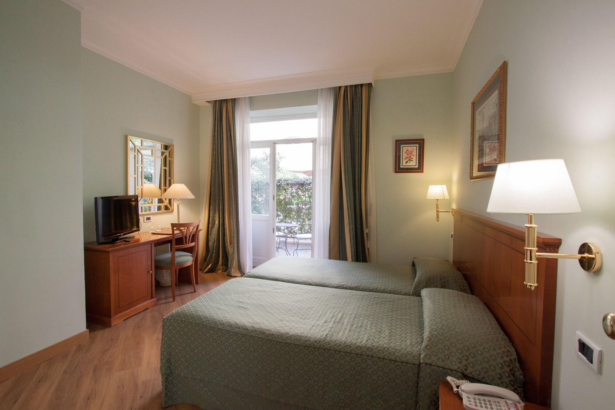 Ateneo Garden Palace Hotell 4*