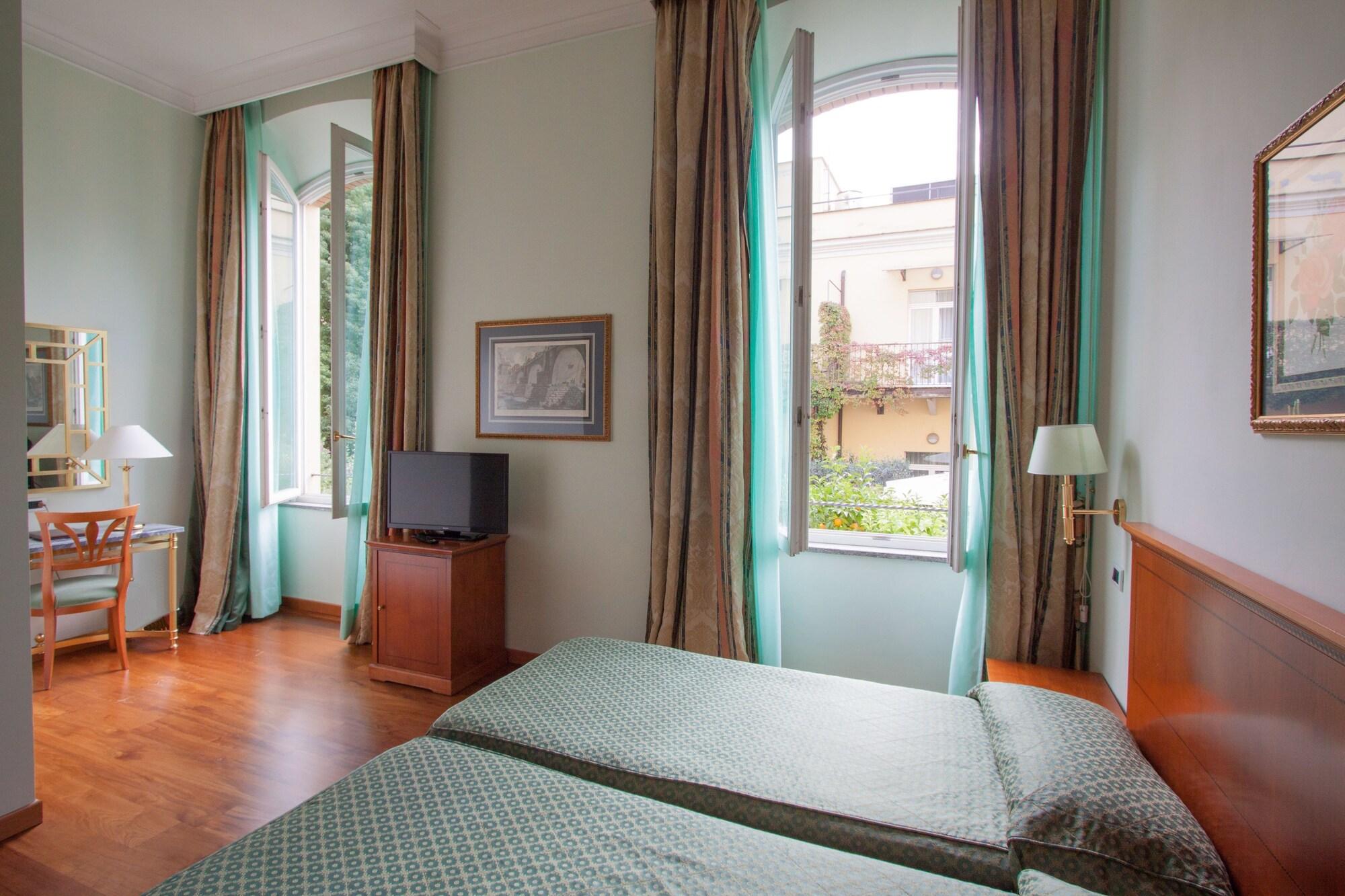 Ateneo Garden Palace Hotell 4*