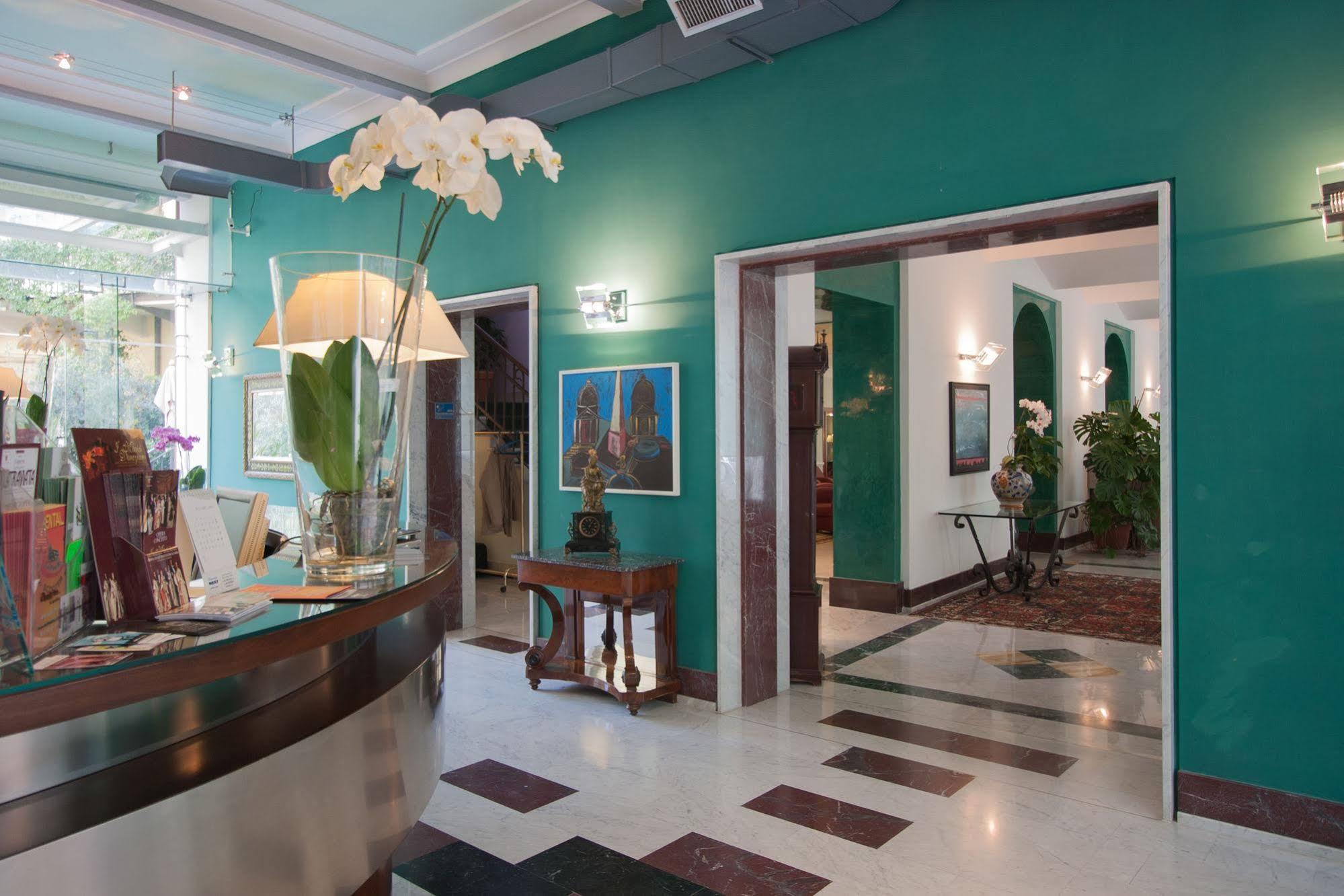 Hotell Ateneo Garden Palace