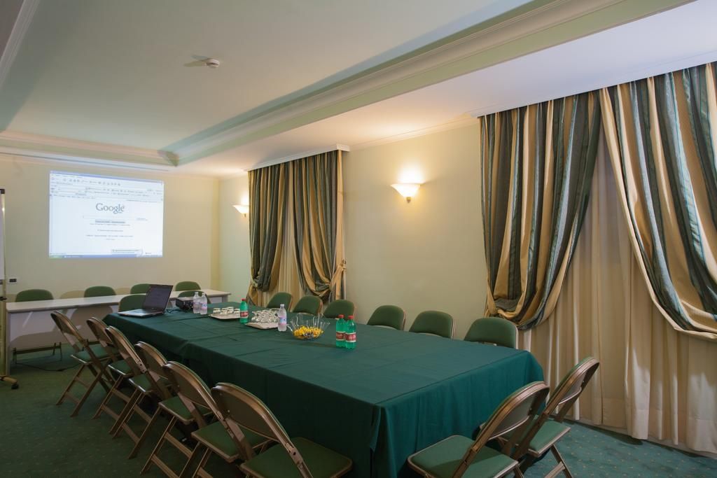 Hotell Ateneo Garden Palace 4*